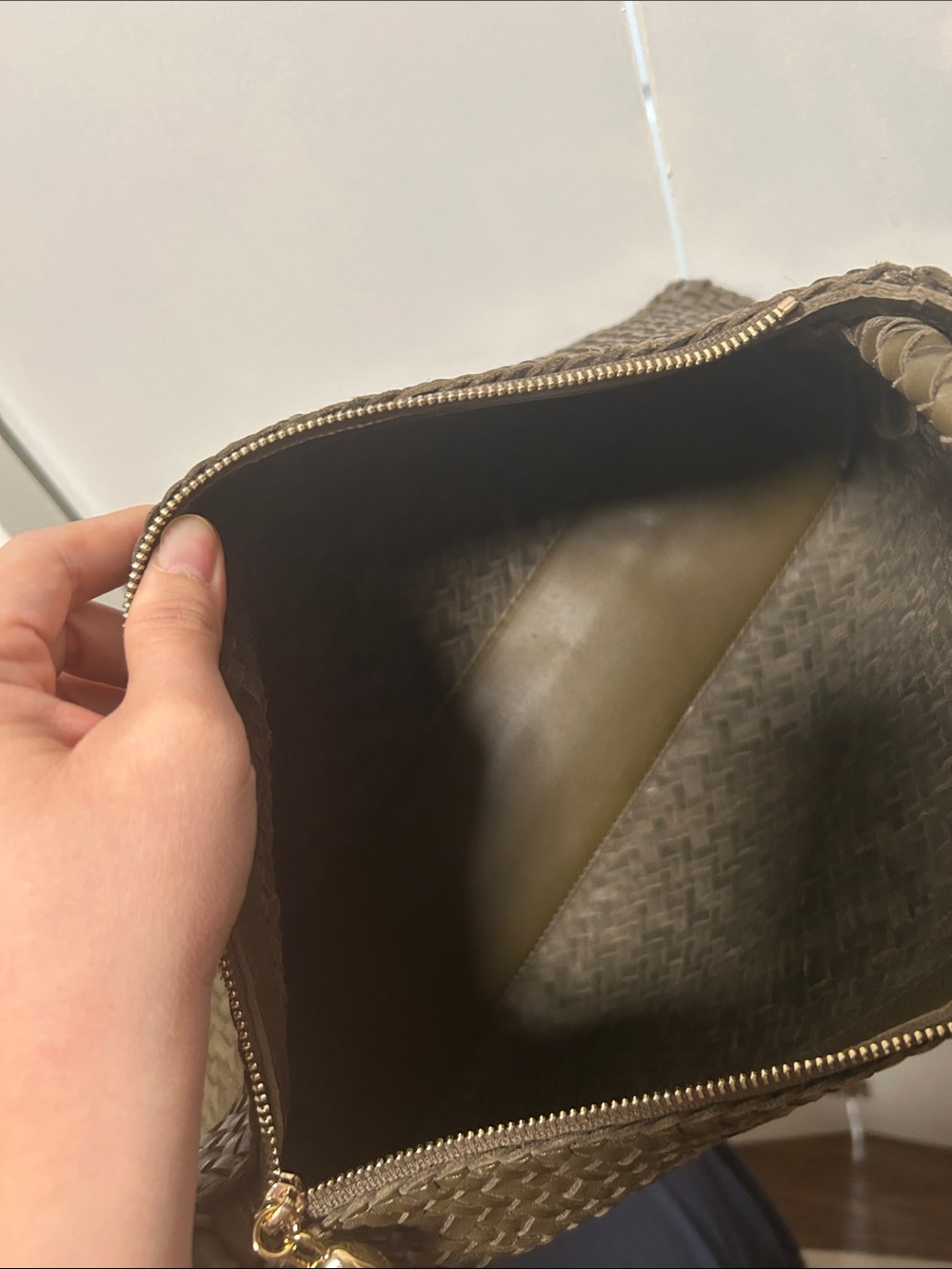 Like New Condition Madewell Woven Zip Top Shoulder Bag - Picture 9 of 11